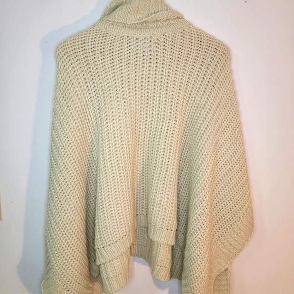 Steve Madden Chunky Knit Cream Sweater Cowl Turtleneck Poncho OSFM One Size EUC - Picture 2 of 7